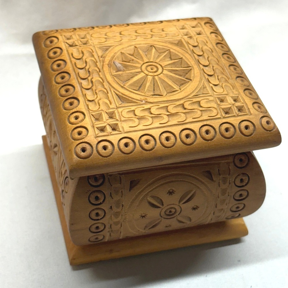 Unbranded Hand Carved Wood Trinket Box Unisex OS Brown Good Vintage Sunburst